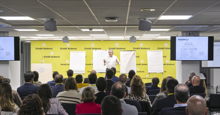 Un moment de la xerrada del professor d'estratègia i direcció general de l'IESE Business School, Miquel Lladó.